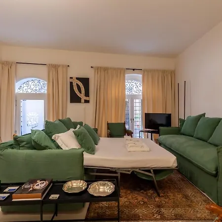 Via Giulia Charming Atelier Apartment