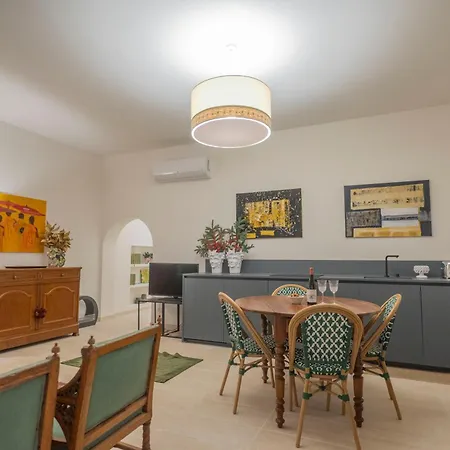 Via Giulia Charming Atelier Apartment