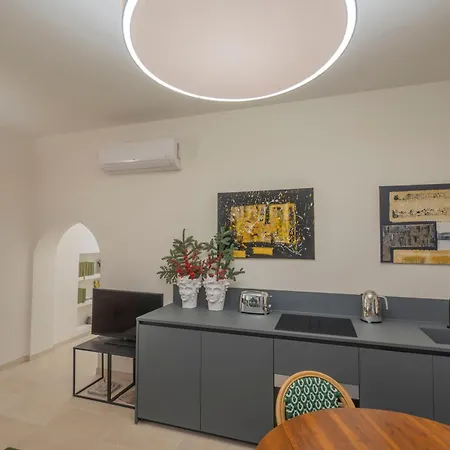 Via Giulia Charming Atelier Apartment Rome