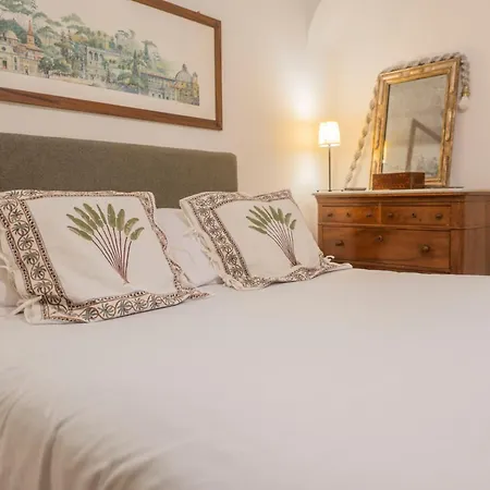 Apartment Via Giulia Charming Atelier Rome